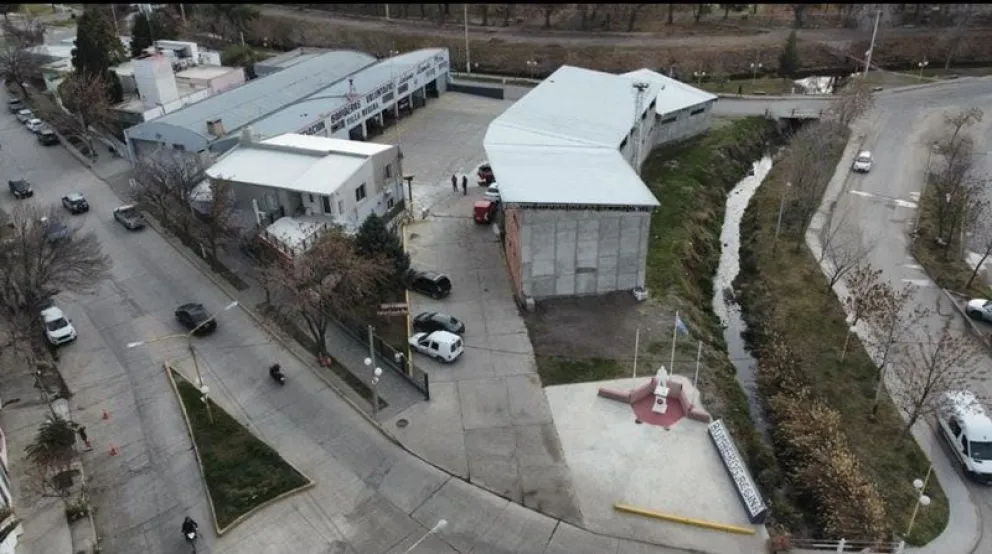 El cuartel de Bomberos Voluntarios de Regina está en constante crecimiento para mejorar el servicio a la comunidad. (Foto gentileza)