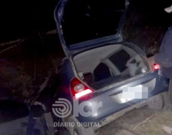 El vuelco de anoche se suma al ocurrida d&iacute;as atr&aacute;s cuando una familia cay&oacute; al canal grande. 