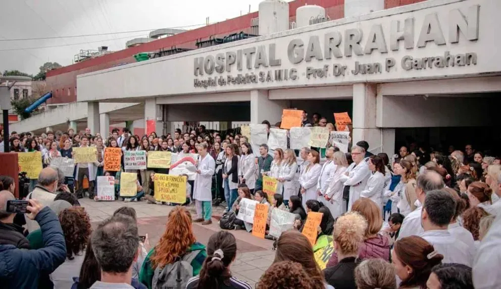 “La Argentina necesita al Garrahan. Ahora, el Garrahan necesita a la Argentina”, expresa el equipo que se sumó a un video. Foto (Redes).