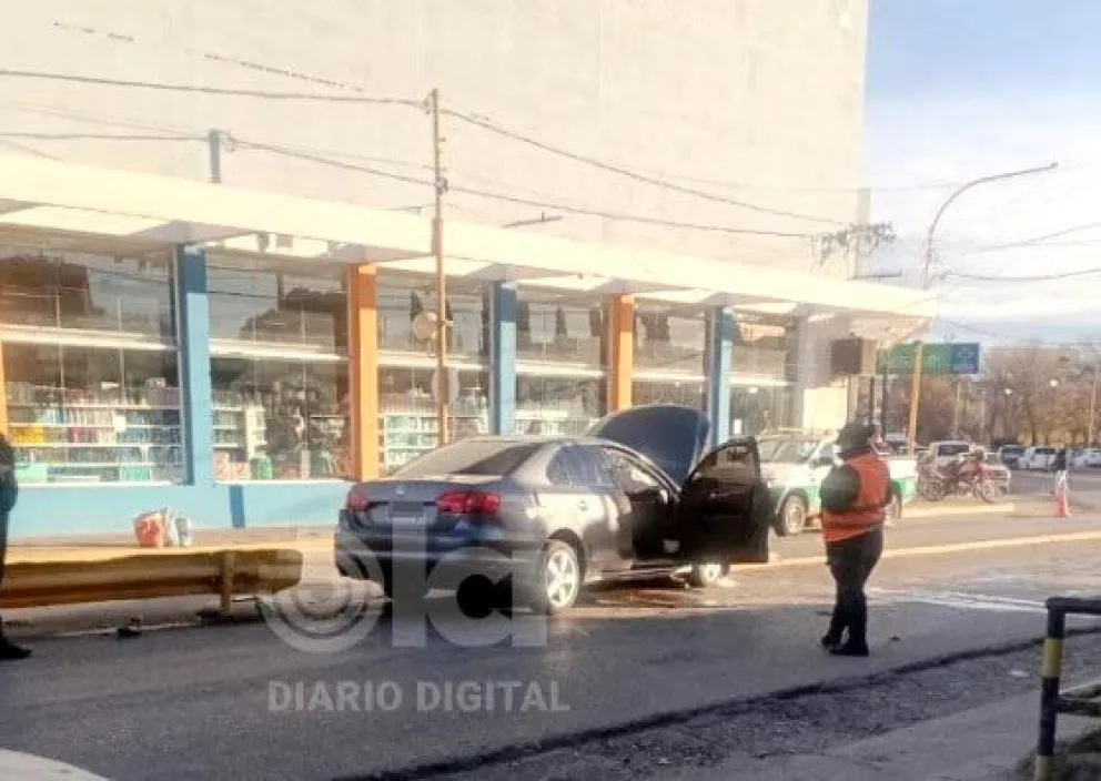 El choque ocurrió minutos después de las 9 del sábado en cercanías a la terminal. 