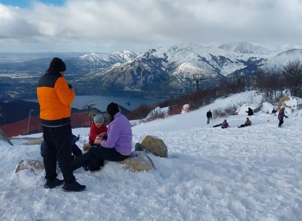 Hermosa vista desde la cima del cerro Catedral