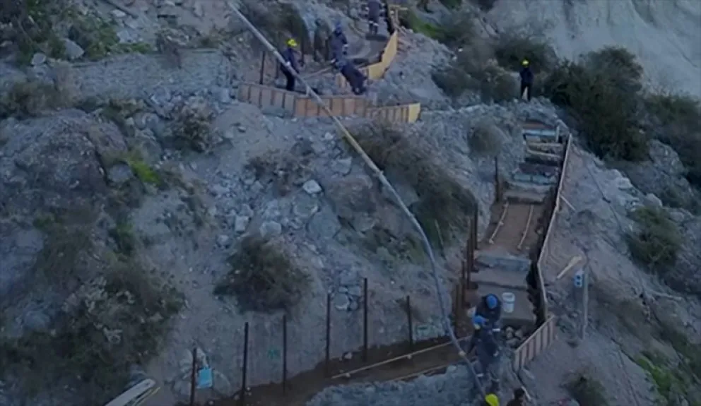Esta semana se inició la segunda etapa con el hormigonado del sendero peatonal hacia la barda norte. (Foto gentileza)