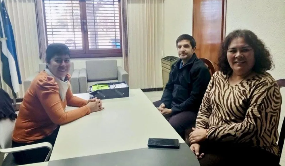 La intendente Silvia Penilla y la titular de la SENAF, Silbana Cullumilla se reunieron para reforzar el trabajo conjunto. (Foto gentileza)