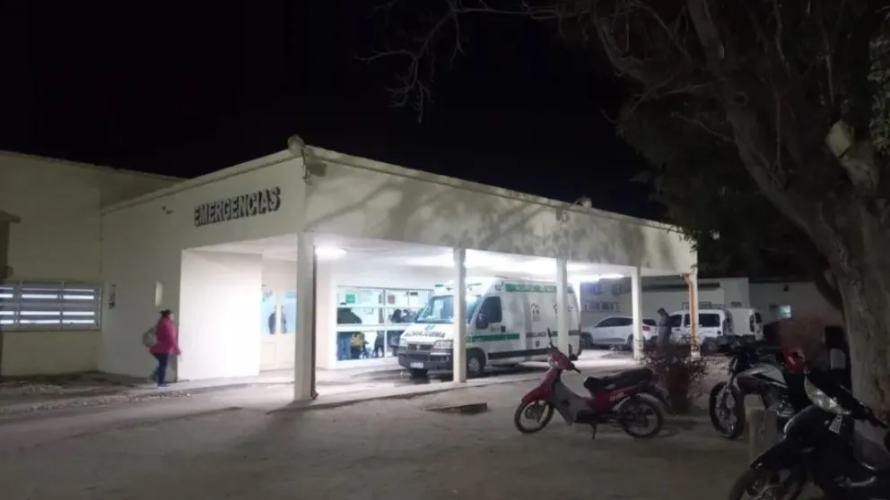 El joven baleado en zona norte fue trasladado al hospital, donde permanece en estado reservado. (Foto: Tania Domenicucci-ANR).