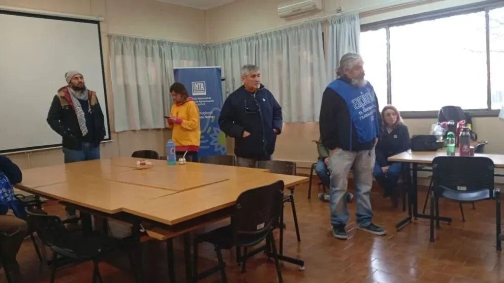 Jorge Muñoz, referente de Apinta, durante la asamblea realizada en la sede del instituto en Guerrico. Foto (Gentileza)