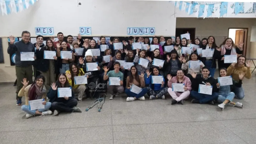 "Gracias a la difusión que hizo LCR, más de 40 personas lograron finalizar el nivel 1 en Villa Regina. Estamos muy contentos”, expresaron desde la Fundación. (Foto: gentileza)