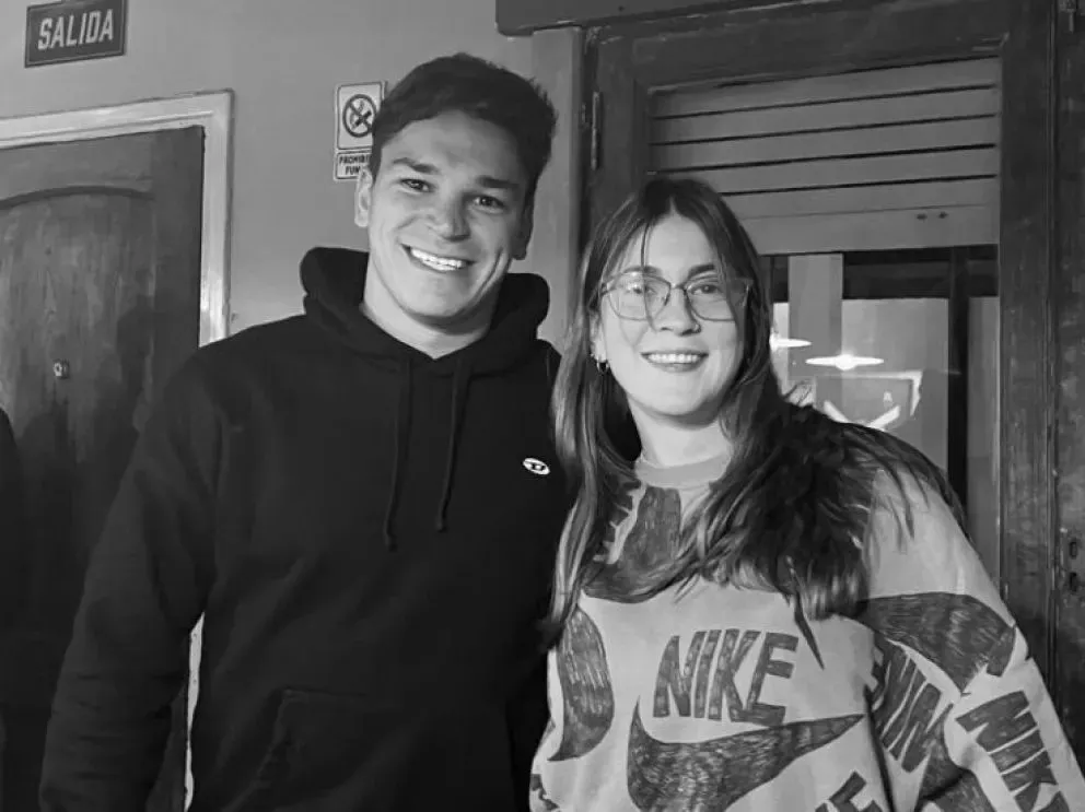 De manera totalmente sorpresiva, el hermano de Julián Álvarez apareció por Allen. (Foto gentileza)