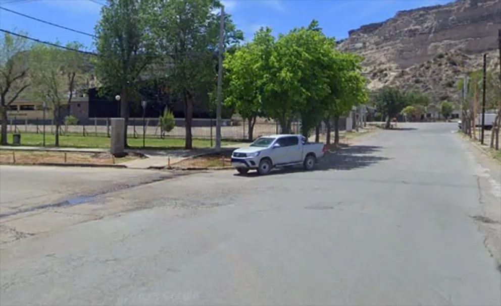 Paralelo a la avenida General Paz están construyendo un aliviador para las descargas pluviales de la zona de bardas. (Foto archivo)