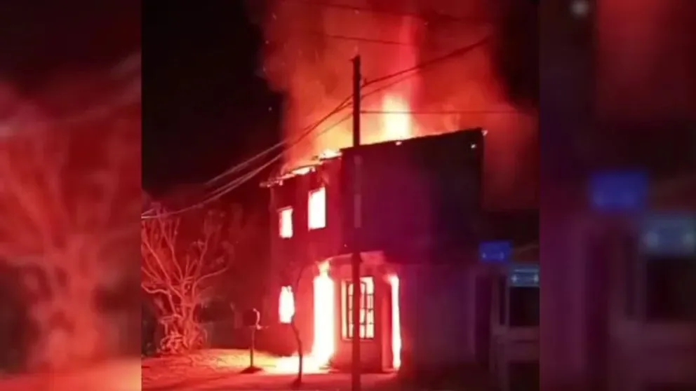 Hasta el momento, se desconocen las causas que originaron el incendio. (Foto captura Video DarLaNota)