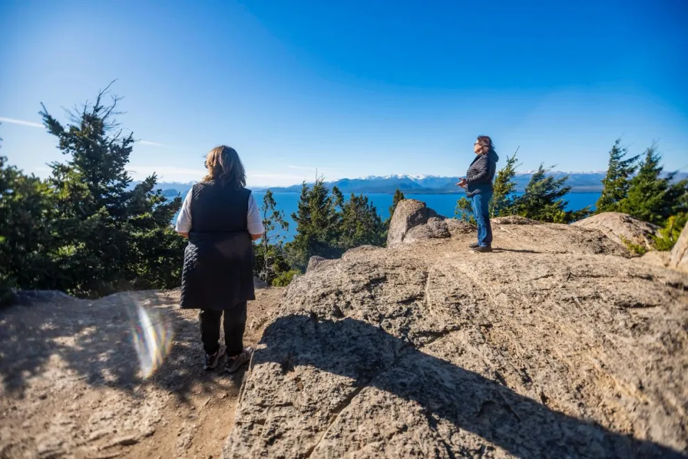 Hermosa vista de a ciudad y los lago desde el Cerro Lindo 