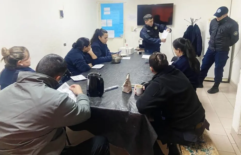 Efectivos de la Comisaría 65 de Godoy recibieron capacitación en la toma de huellas. (Foto gentileza)