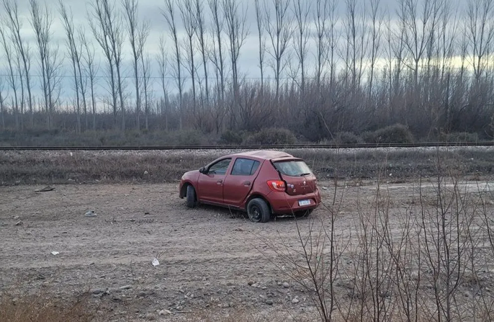 El auto quedó al costado de la Ruta 65.