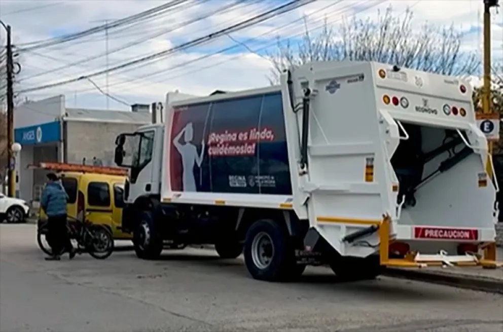 Los nuevos compactadores se sumaron esta semana a la flota de vehículos municipales de Regina. (Foto gentileza)