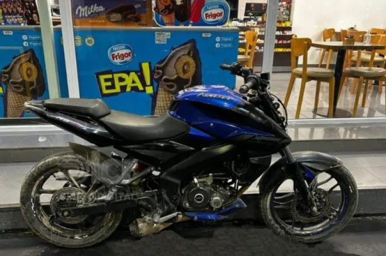 La moto Rouser NS de 250 cc registraba pedido de secuestro desde diciembre de 2024 por parte de la Comisar&iacute;a 21 (Foto polic&iacute;a RN).