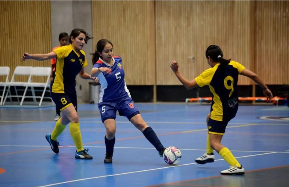Hasta el 31 de julio estará abierta la inscripción para el Torneo de Futsal Femenino en Regina. (Fotos archivo)