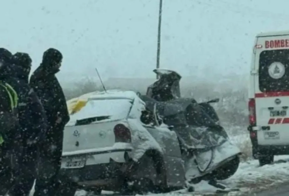 El auto era ocupado por cuatro mujeres las que fallecieron producto del impacto. | Foto Catriel25 noticias