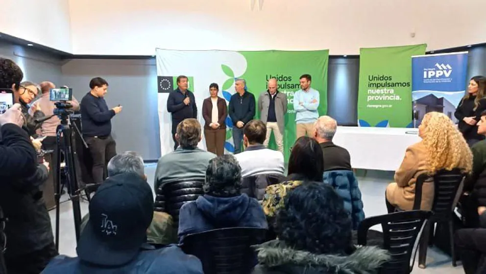 En Huergo el acto comenzó a las 9 con la entrega de escrituras. 