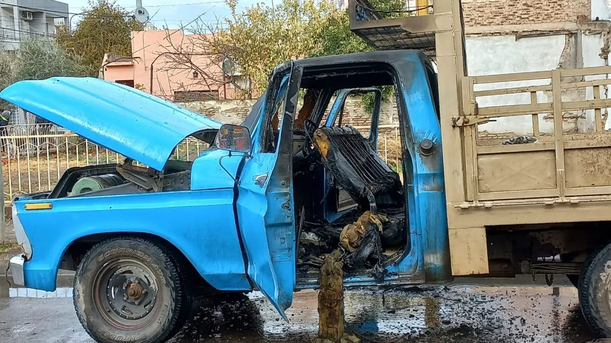Por el incendio de la camioneta en Villa Obrera no se radic&oacute; denuncia (foto archivo LCR).