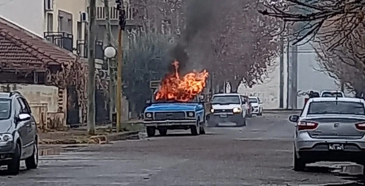 El incendio empez&oacute; antes de las 11,30 (foto gentileza).