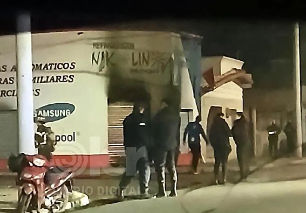 En el lugar trabajaron 9 bomberos, policía de la Quinta y Criminalística. 