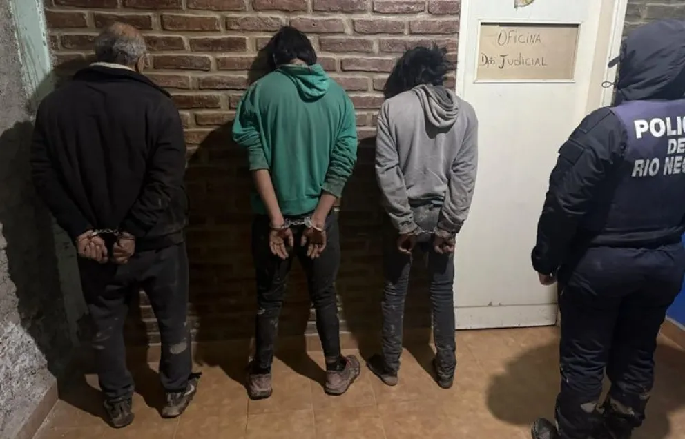 Los tres hombres fueron detenidos tras un operativo por la alerta de un robo. (Foto gentileza)