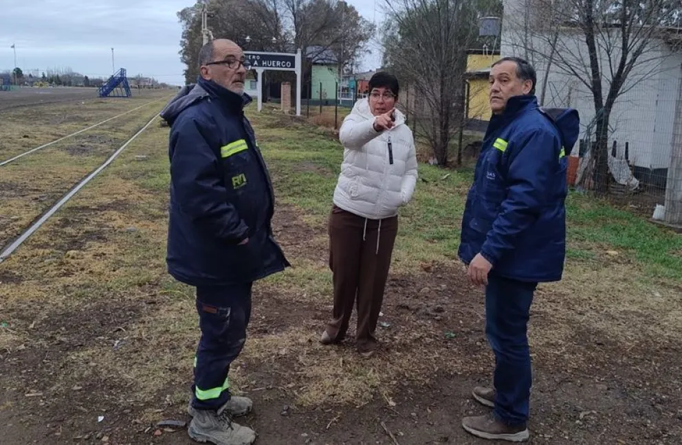 El gerente general de Arsa y la intendente Silvia Penilla recorrieron obras en la localidad. (Foto gentileza)