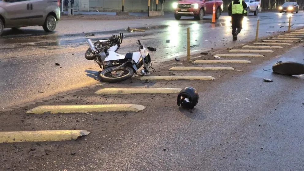 Quien conducía el auto se dio a la fuga del lugar y es buscado por las autoridades. | Foto Centenario Digital