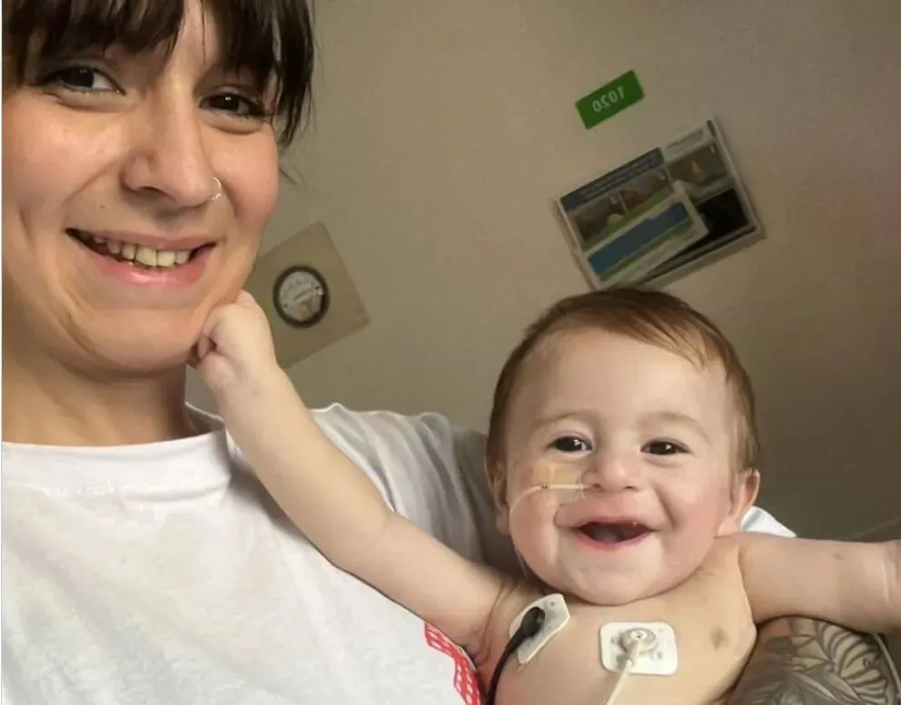 Pamela y su Feli: la esperanza en el alta m&eacute;dica y todo lo que falta; pero la esperanza y la fe siguen en alta. Foto: gentileza.