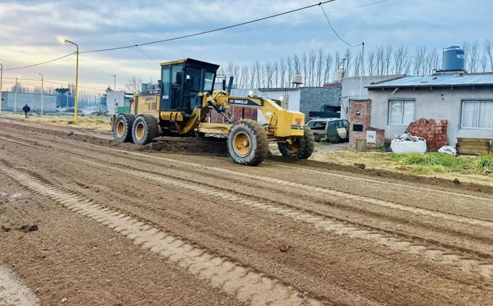 El viernes se retomaron los trabajos de reparación y acondicionamiento de calles. (Foto gentileza)