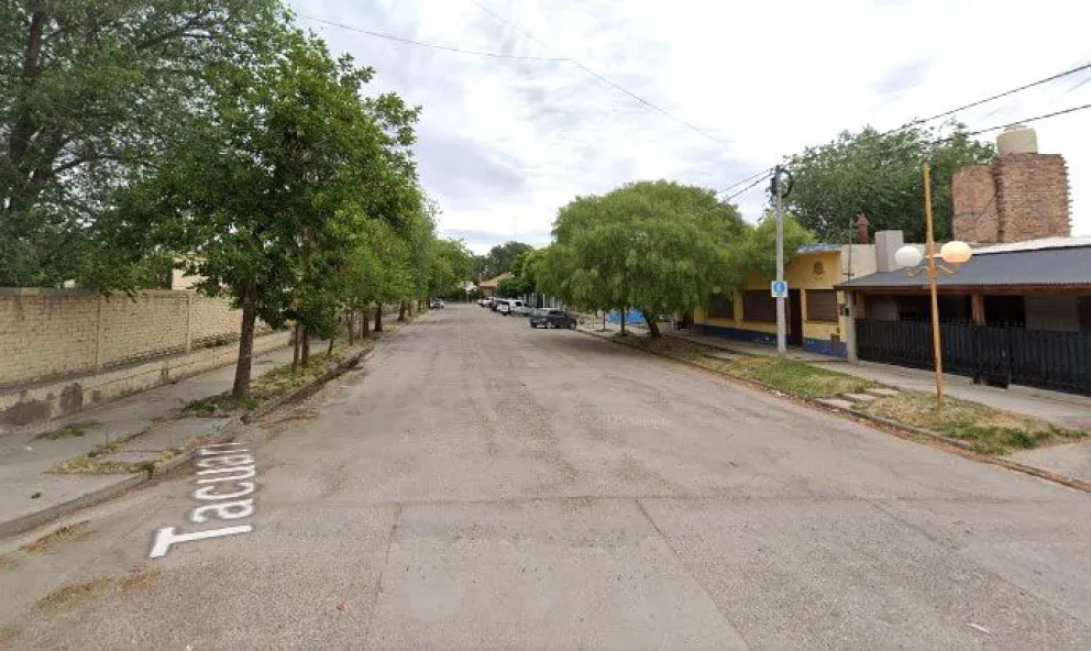 Entre las 14 y las 18 se interrumpirá el tránsito en calle Tacuarí, entre Uspallata Sur y Villarino (foto google maps).