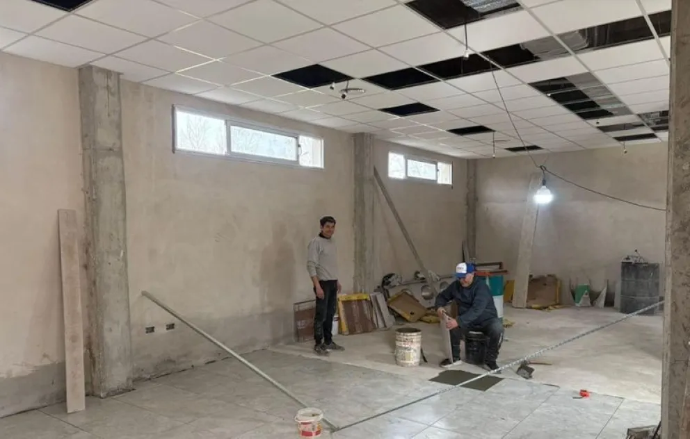 Las obras de ampliación del cuartel de Bomberos Voluntarios de Regina no se detienen. (Foto gentileza)