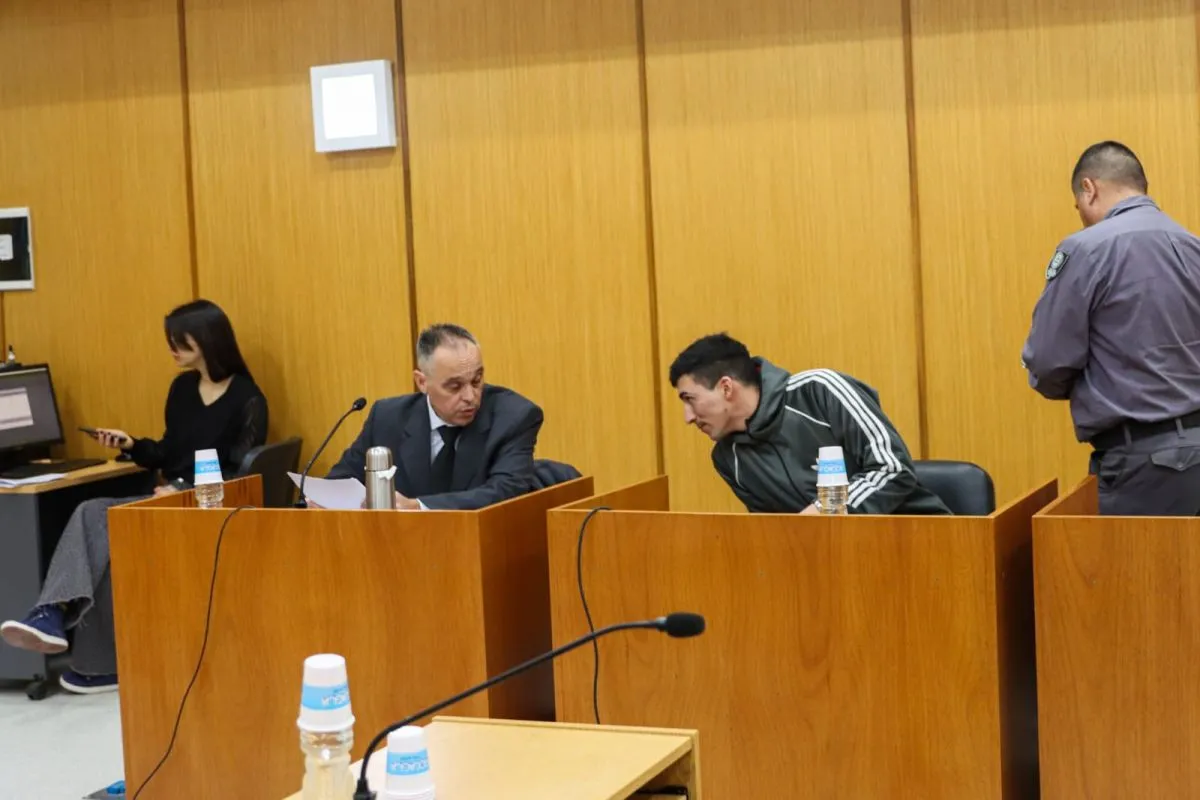 Leonardo Ballester ejerce la defensa p&uacute;blica del imputado (Foto Tania Domenicucci).