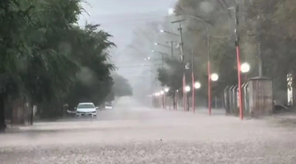 En marzo las intensas lluvias provocaron el anegamiento de calles, principalmente la Mitre. (Foto archivo)