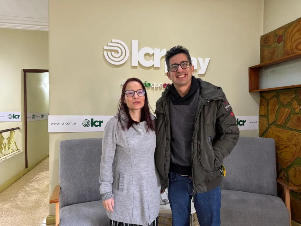 Felipe Rocha y Claudia Arias, investigadores de la UNRN y el Conicet, visitaron LCR Radio Streaming. (Foto: LCR)