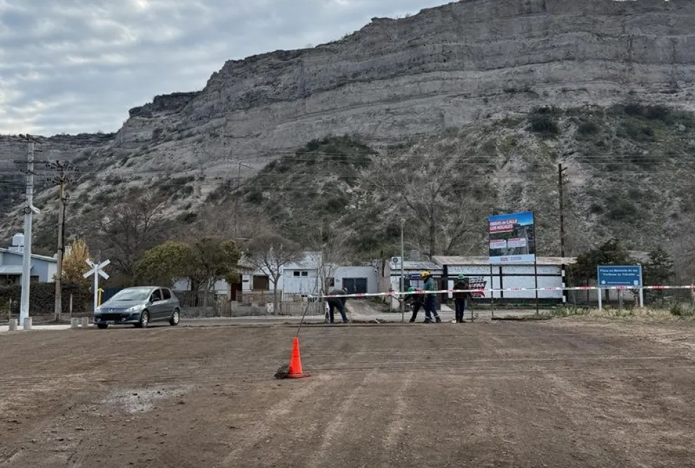 El municipio anunció que en los próximos días se pavimentará el paso a nivel de la avenida General Paz. (Fotos gentileza)