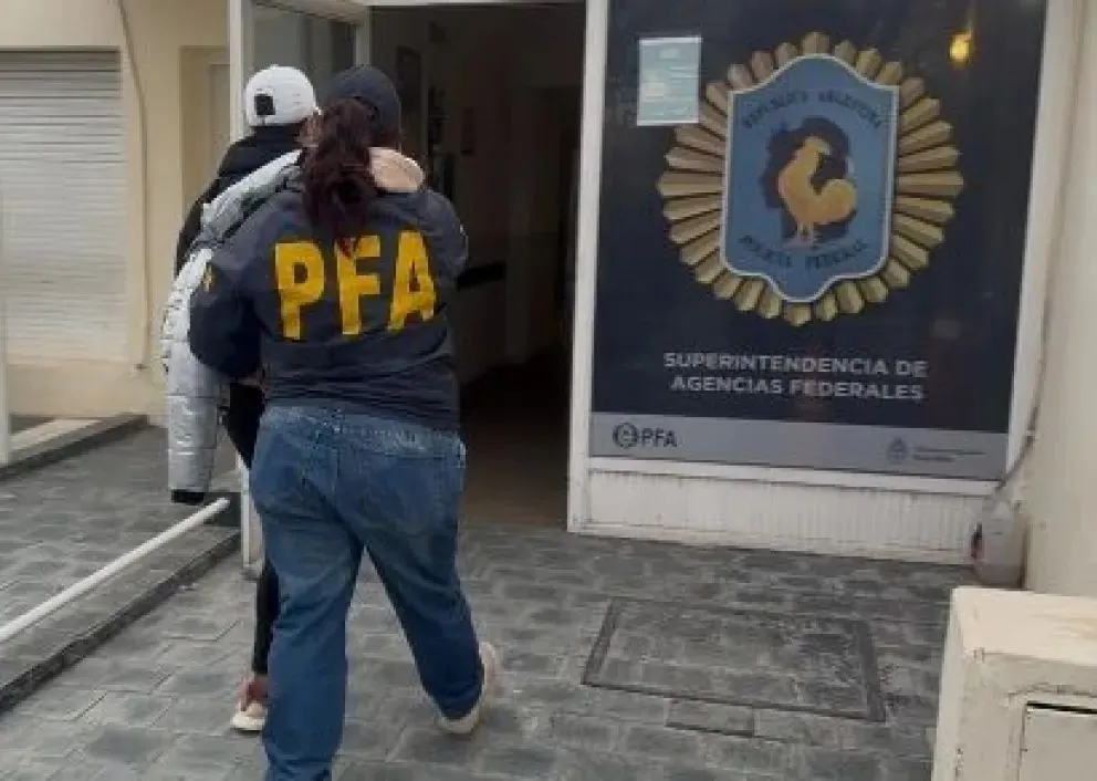 Fue luego de un allanamiento de la Policía Federal Argentina en el marco de una investigación por intimidación pública.