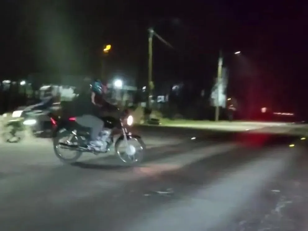 Cruzaron de ambos lados y cuando el semáforo estaba en rojo. (Foto gentileza)