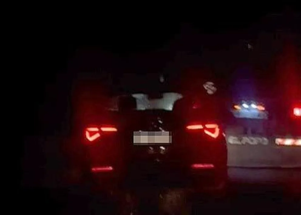 El auto Fiat Siena era conducido por un hombre de aproximadamente 35 años con domicilio en Plottier (Captura video gentileza).