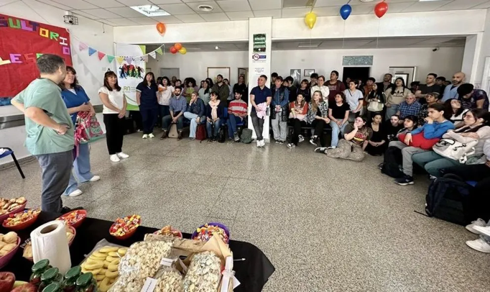 Hoy quedó inaugurado el consultorio para atender la salud integral de los adolescentes. (Fotos gentileza)