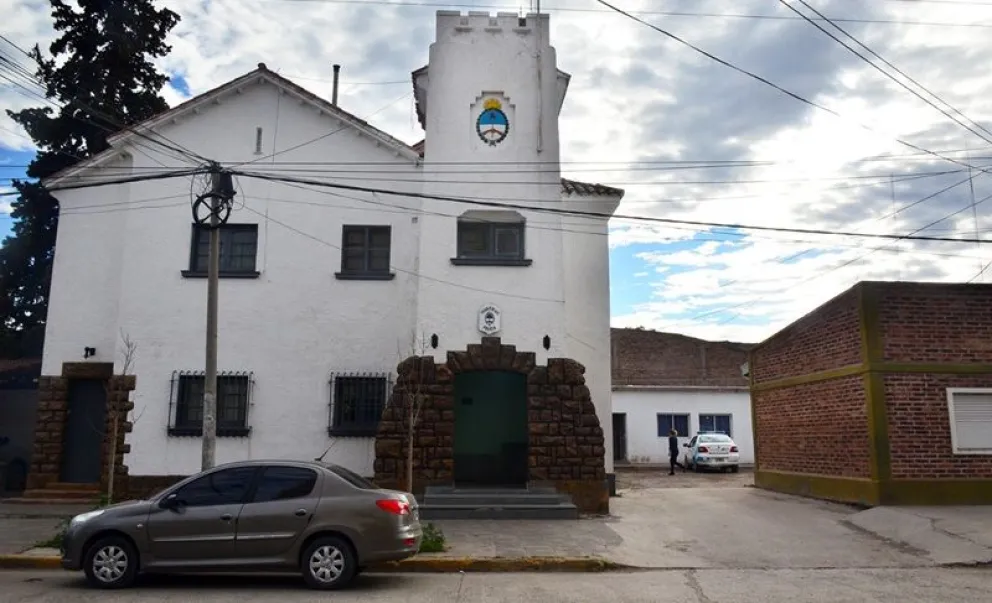 Personal de la Comisaría 5ta y de Criminalística trabajar en el lugar del siniestro. Foto: archivo