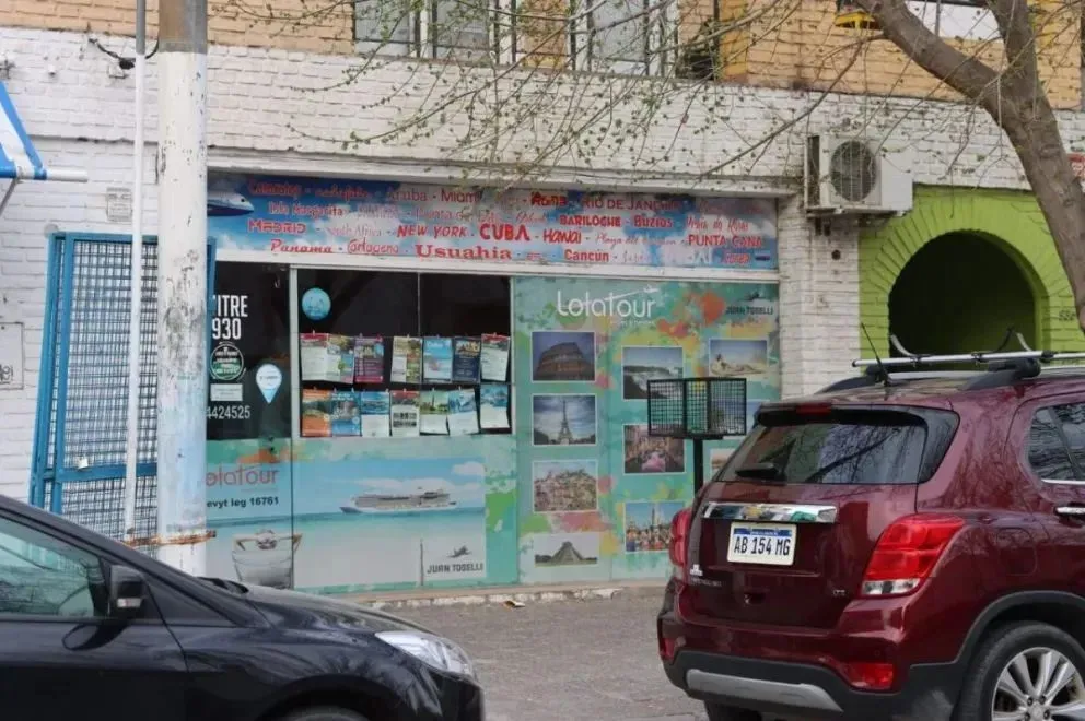 Los damnificados se acercaron la semana pasada a la agencia de viajes de calle Mitre a pedir respuestas. Foto (Tania Domenicucci-ANR)