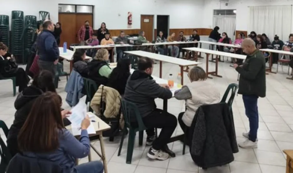 El escrutinio de votos arrojó el triunfo de la actual conducción de la seccional reginense de Unter. (Fotos gentileza)