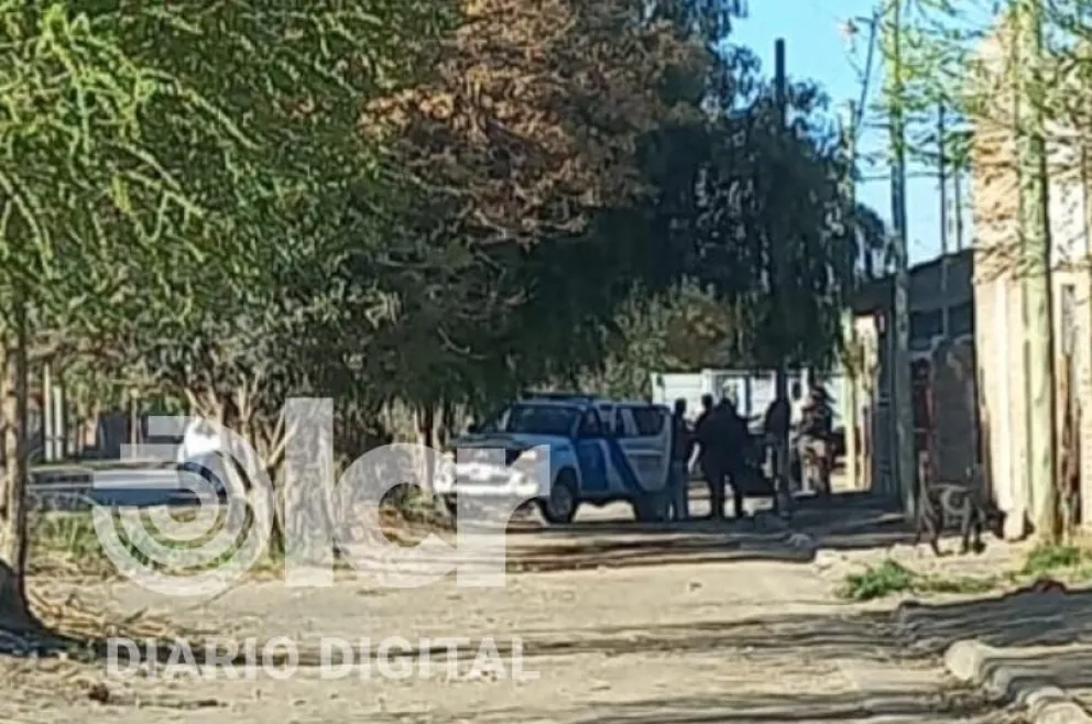 Uno de los allanamientos se realiz&oacute; desde las 9.15 en calle Ping&uuml;inos de Villa Ant&aacute;rtida.