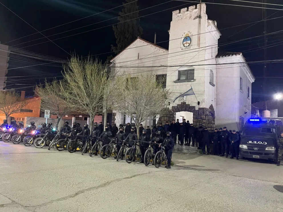 En el operativo de prevención participaron efectivos de las unidades de Villa Regina y refuerzos de otras áreas de la Policía de Río Negro (Foto gentileza).