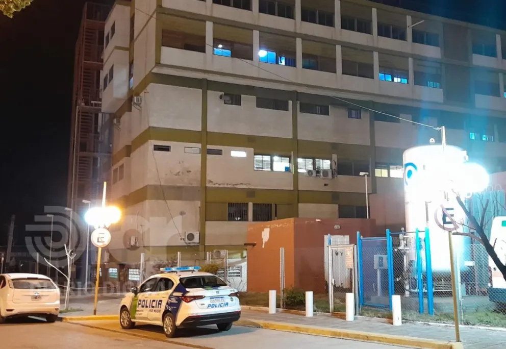 Minutos antes de las 22 las personas fueron trasladadas en ambulancia al hospital.