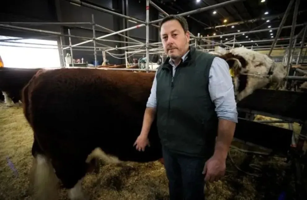 Ahora sigue Patagones. Gabriel Jaca, propietario de la cabaña.