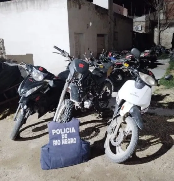 En Huergo se retuvo dos motos y se secuestr&oacute; una con adulteraciones (Foto Polic&iacute;a RN).