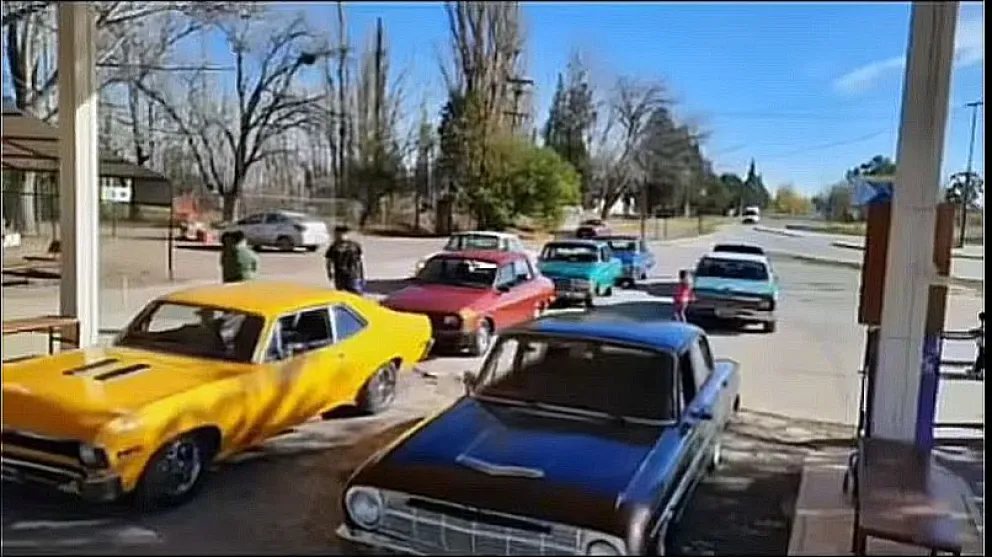 La Expo Solidaria llegará este domingo a Huergo para mostrar autos clásico y tuneados. (Fotos gentileza)