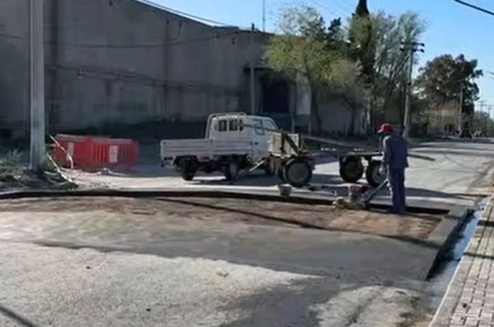 En el acceso al anfiteatro Cono Randazzo se construye un cruce peatonal. (Fotos gentileza)