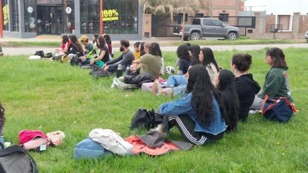 Diversas materias ofrecieron clases al aire libre en modo de protesta (imagen cipo360)